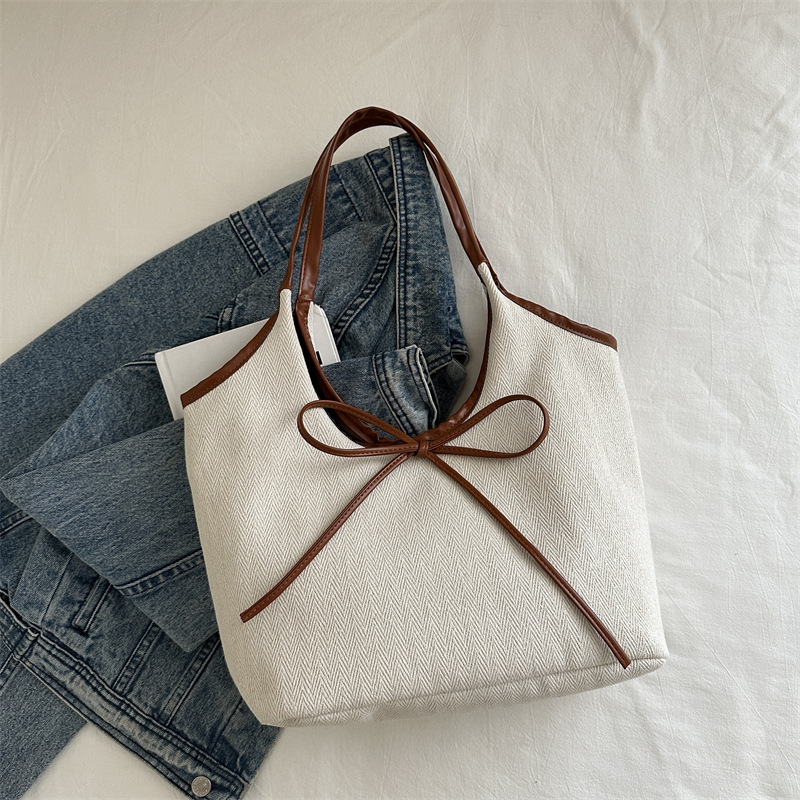 Bolsa de denim de gran capacidad para mujeres 2024 nuevo estilo de estilo extranjero bolso de hombro universal bolso de mano