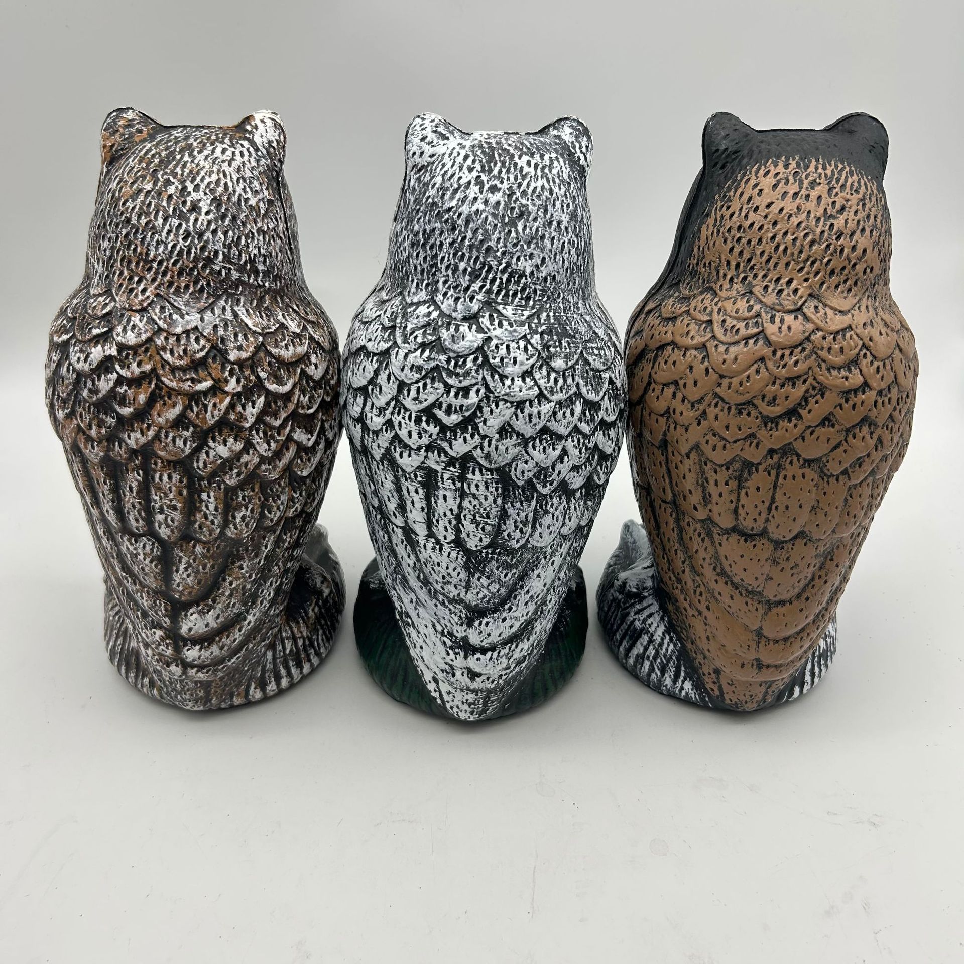 Owl de simulación, juego de tres piezas de tamaño pequeño, adornos de plástico, adornos de jardín de jardín de jardín, adornos de repelente de ratas de granja