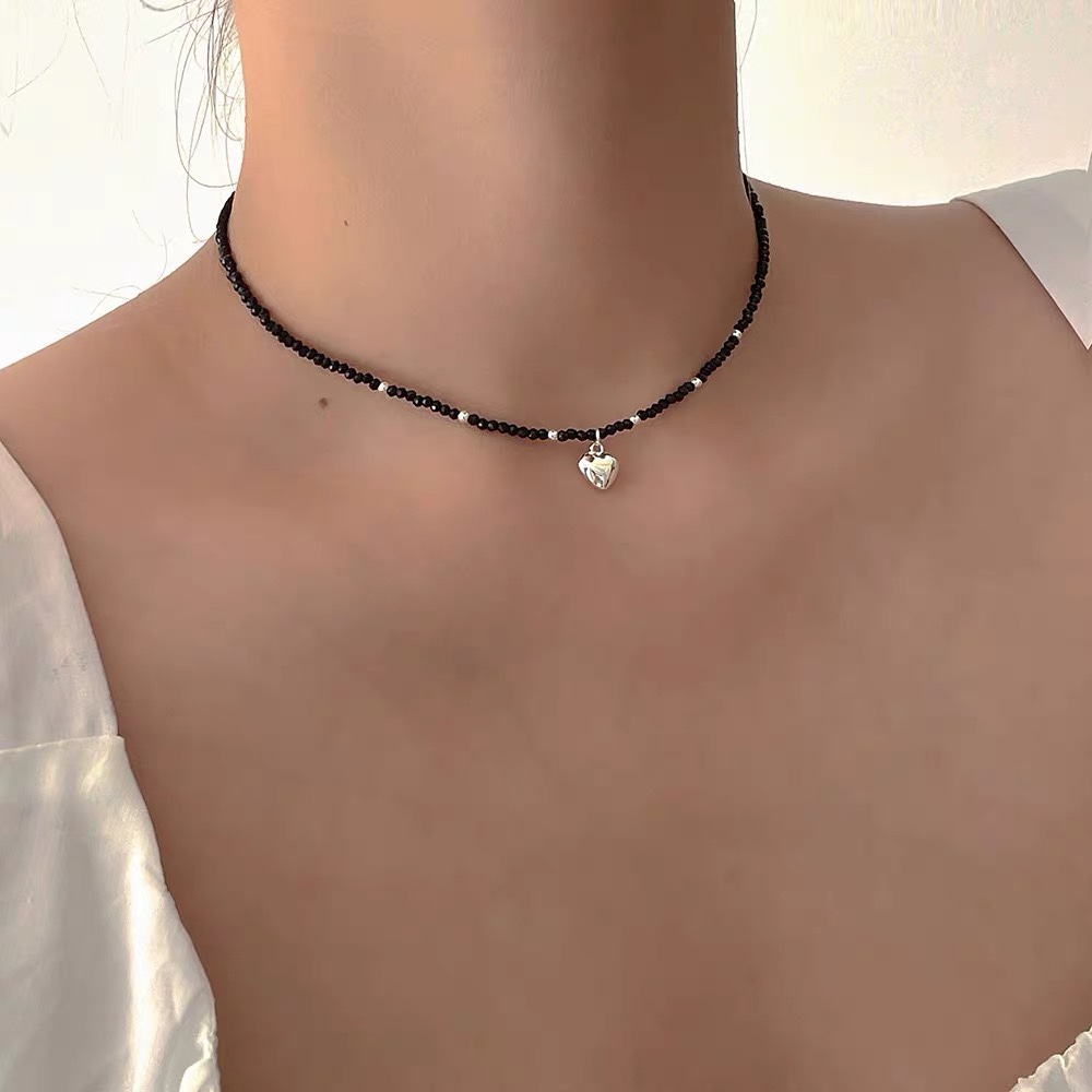 Black Crystal metal Love necklace female niche design retro personality simple all-match temperament necklace clavicle chain