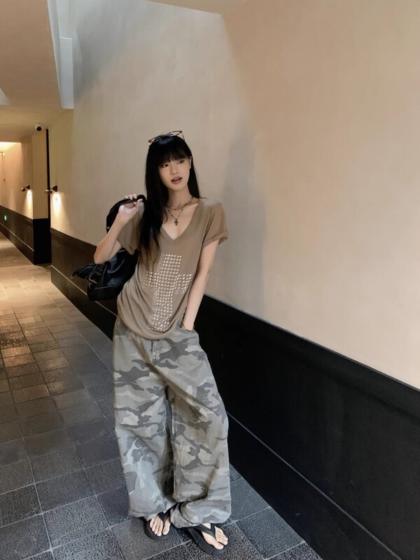 アメリカンホットガールスタイルのヘビービーズVネック半袖Tシャツ、女性用、夏カジュアル、ルーズ、スリム、多用途カーキトップ|undefined
