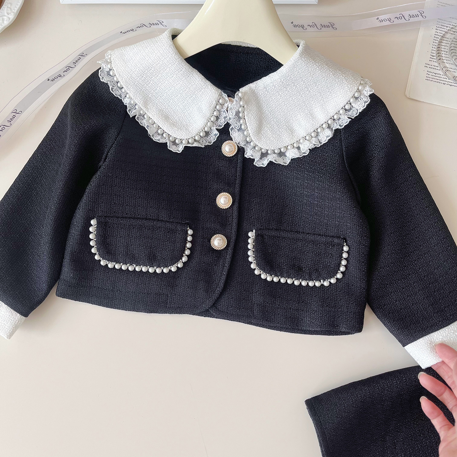2024 herfst nieuwe Koreaanse versie meisjes revers kant kleine geurige stijl schattige korte rok set 67335_voghion.com