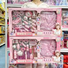 ヤスニiウサギの歯科医の小さい医者は聴診器の医療用具の看護師の服装のスーツを演じてままごとをして子供を遊びます。