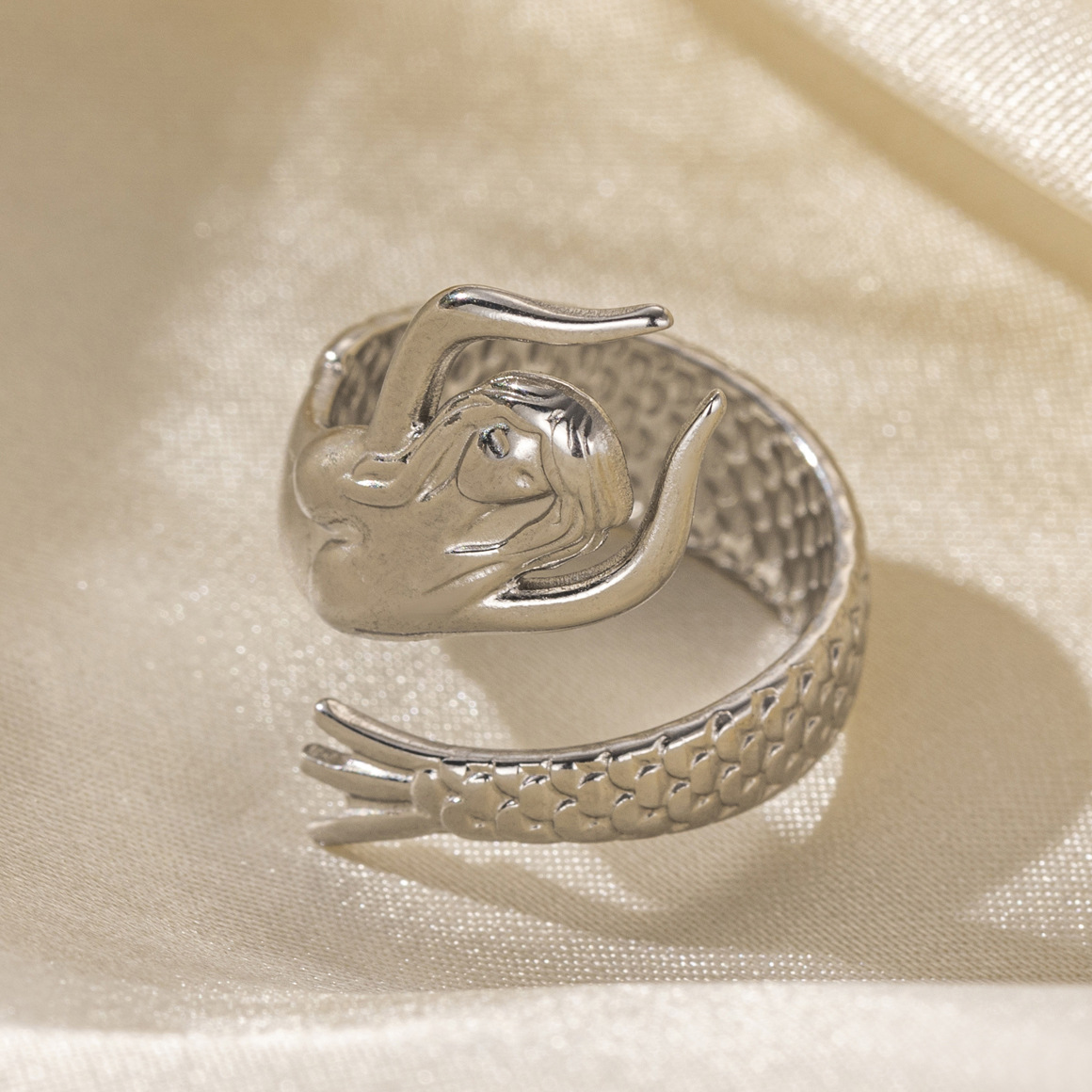 Anillo de acero inoxidable europeo y americano de Tena, lujo ligero, sensación de alta calidad, oro y plata, playa marina de dos colores, anillo de acero de titanio galvanizado, joyas de mano