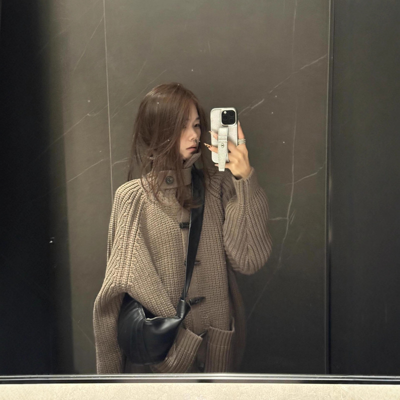 Puyuan Sweater Factory Korean Style Lazy Style Horn Button Handmade Thick Stick High Weight Autumn Atmosphere Knitted Jacket