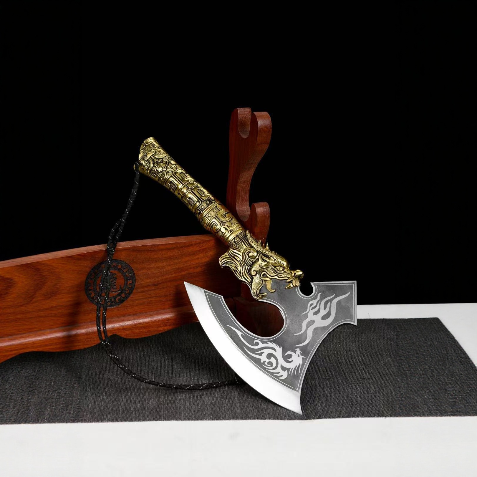 龙泉砍骨刀龙焰手斧金属柄个性龙头烈焰斩骨刀流线型金色战斧批发