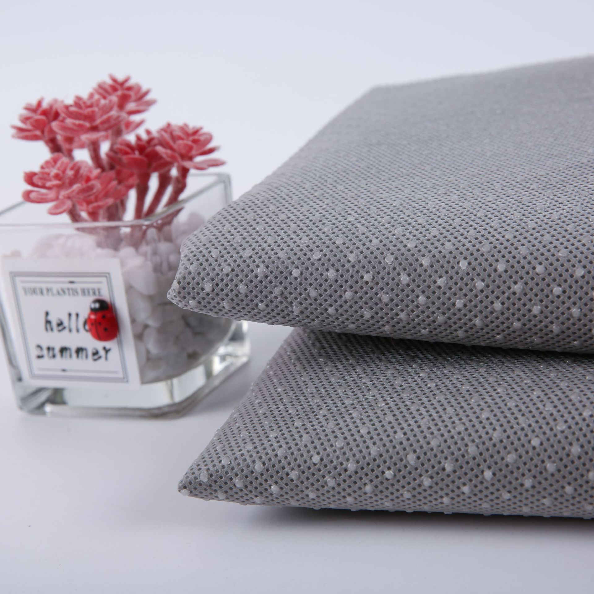 厂家直销无纺布滴塑布宠物窝沙发垫坐垫防滑布地垫地毯梅花点塑布