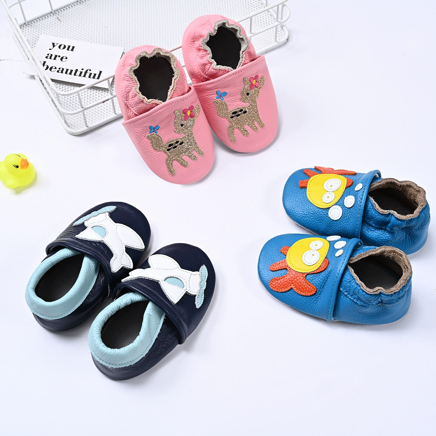 Новая детская обувь для малышей Кожаная детская обувь с мягкой подошвой, весенне-осенняя одиночная обувь Детская обувь Маленькая кожаная обувь Фабричный магазин