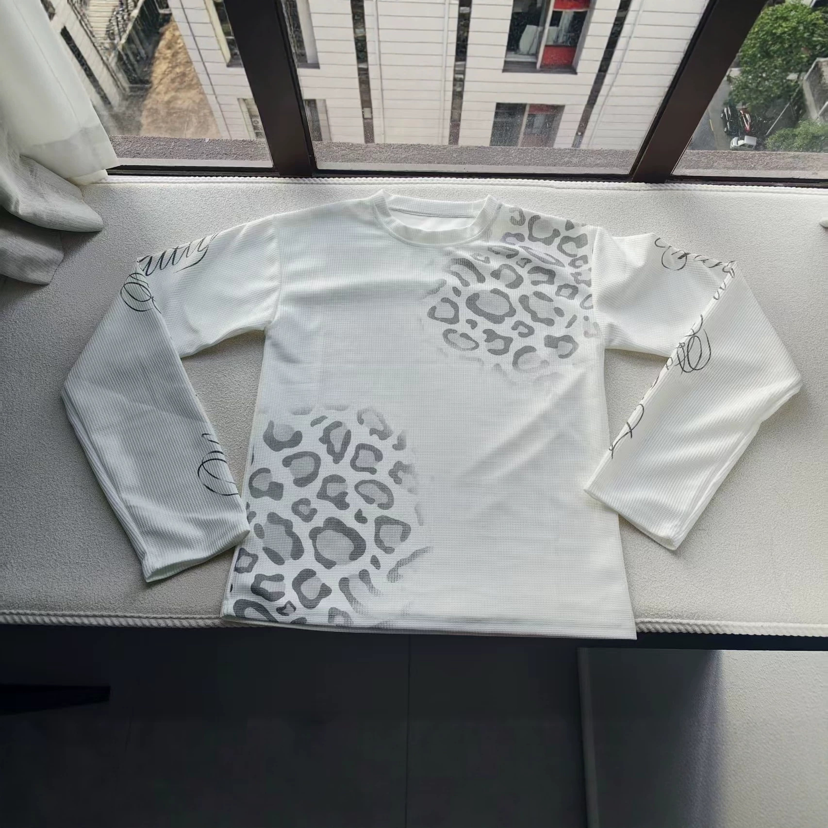 批发欧美新款ins跨境个性豹纹华夫格印花圆领长袖休闲T恤上衣忧郁