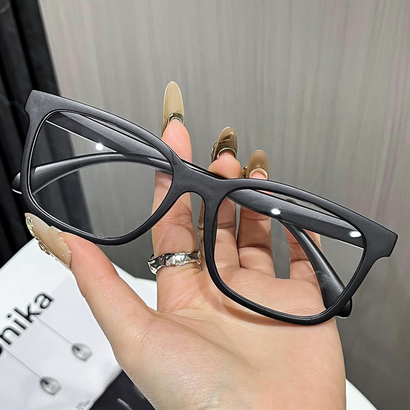 Men's and women's generous frame anti-blue light flat mirror advanced gray anti-fatigue can be equipped with close-up mirror fashion plain thin glasses Men's and women's generous frame anti-blue light flat mirror advanced gray anti-fatigue can be equipped with close-up mirror fashion plain thin glasses