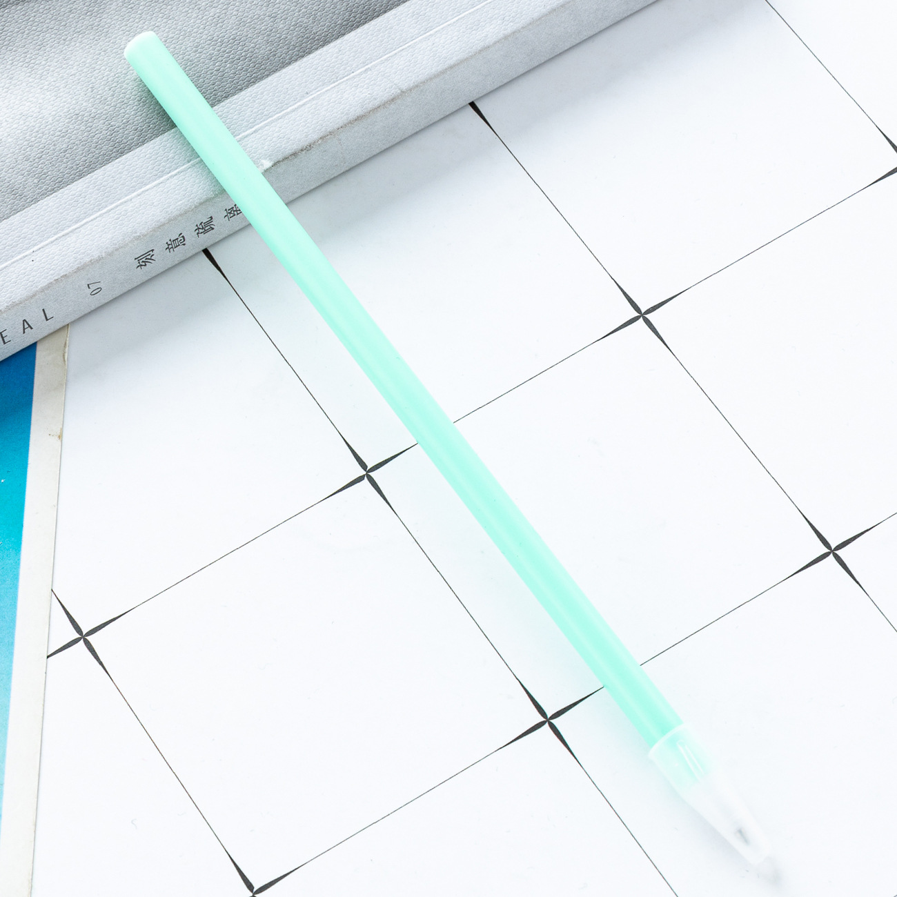 Bolígrafo de tubo de tracción de bricolaje, estuche de bolígrafo de plástico multicolor, bolígrafo simple aceitoso, bolígrafo de regalo publicitario con logotipo impreso