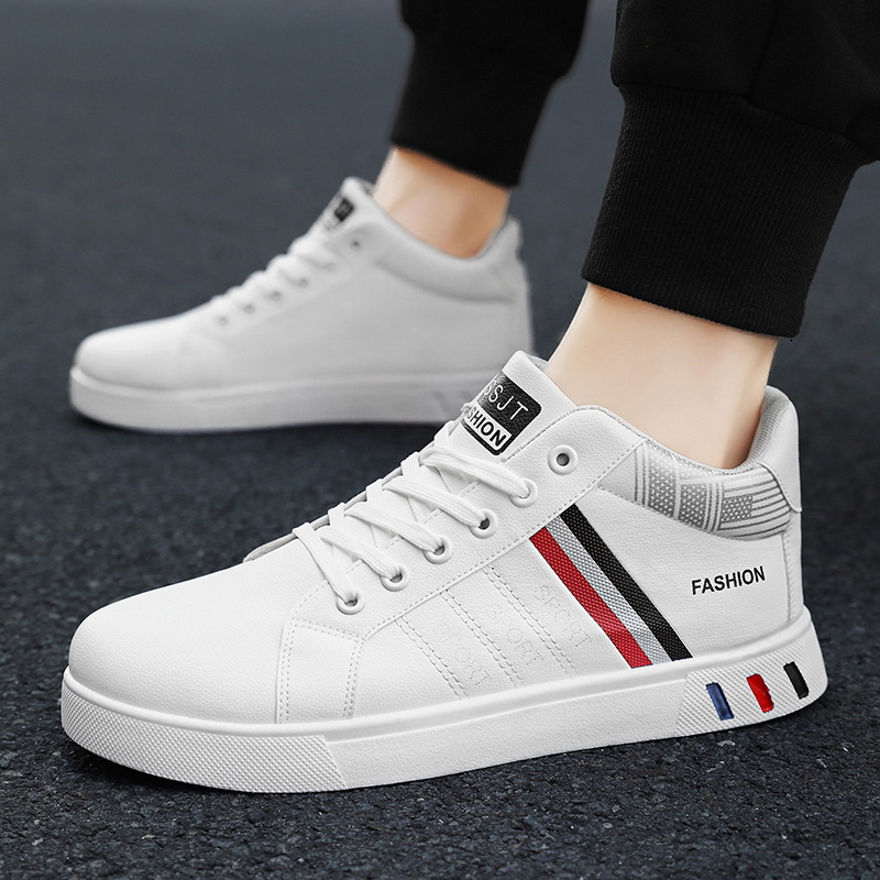 Zapatos de hombre transfronterizos nuevos zapatos blancos de verano de estilo coreano zapatos de tabla de nivel medio de tendencia juvenil zapatos de moda de deportes de ocio para hombres