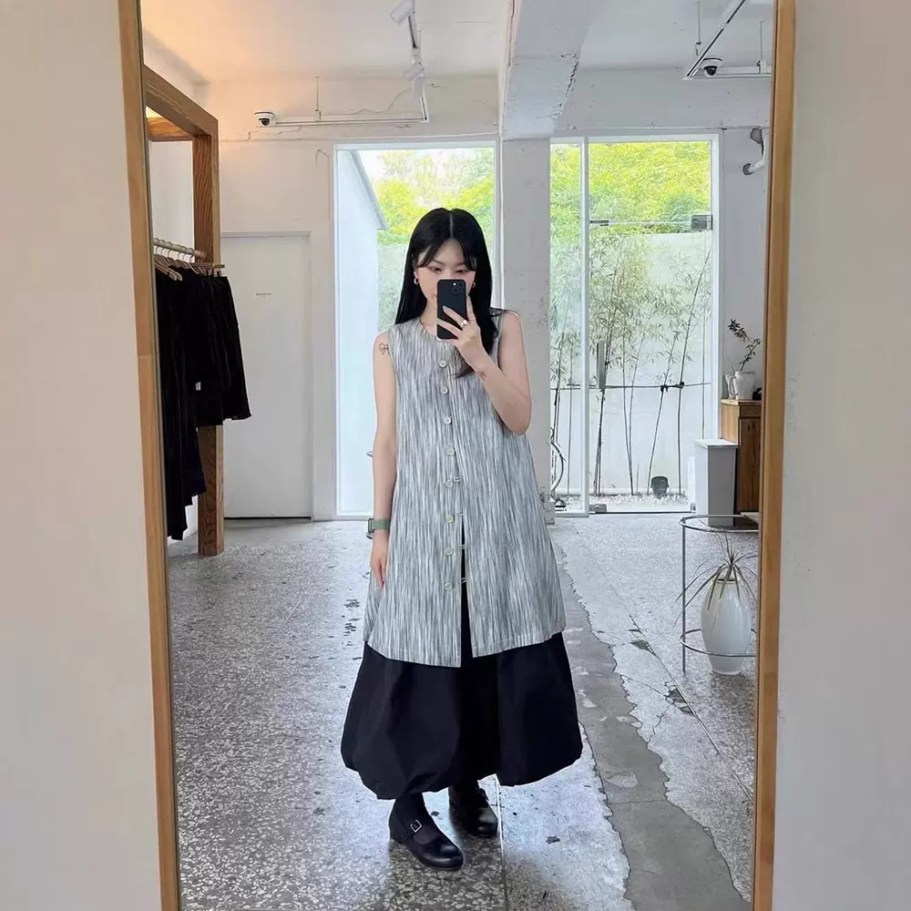 现货 条纹单排扣无袖连衣裙2025夏季女宽松休闲设计感百搭叠穿裙