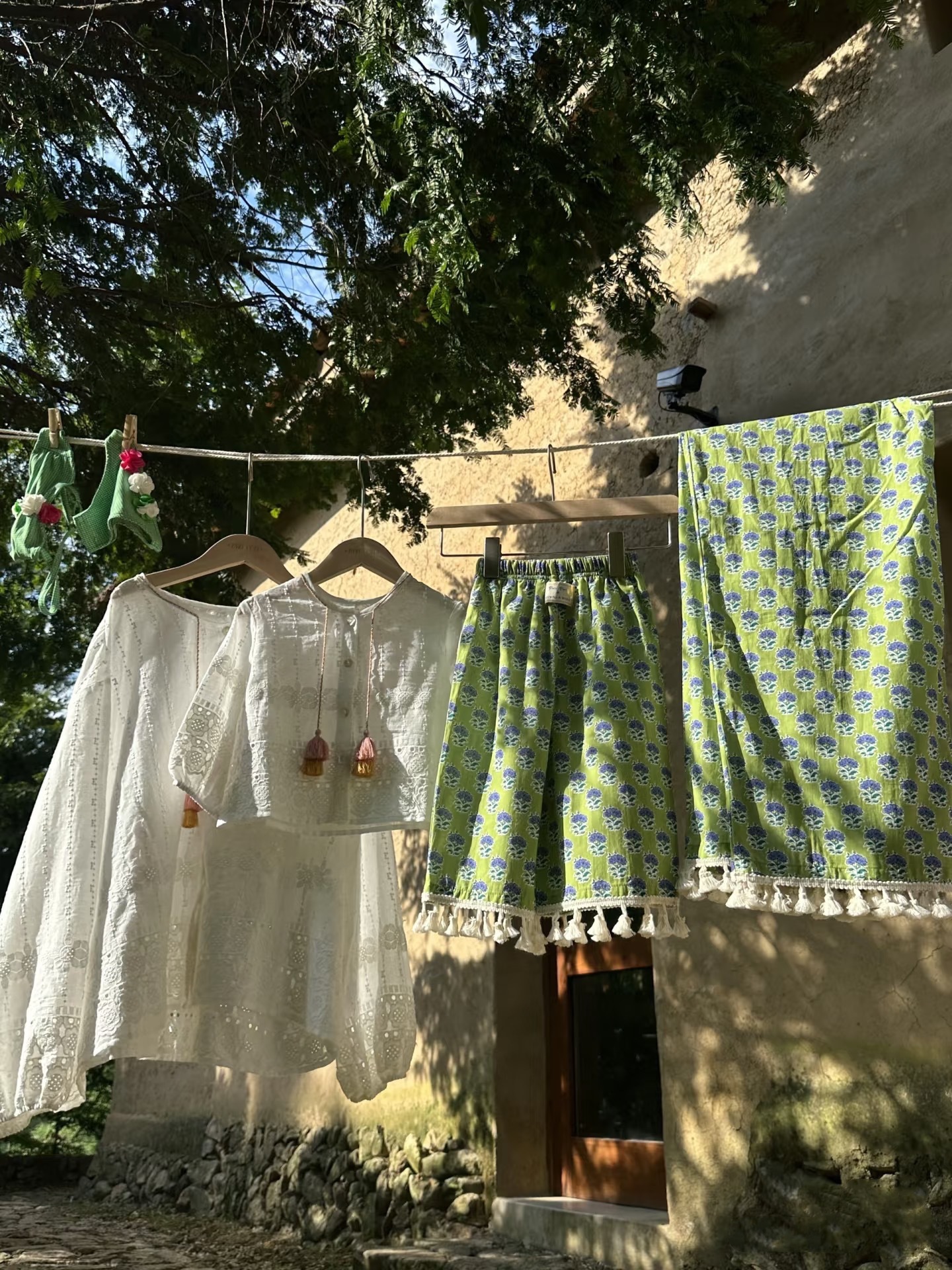 Ropa de vacaciones para padres e hijos, ropa de mujer para madres, trajes para niñas, ropa de principios de primavera, camisa blanca de moda para bebés, pantalones verdes