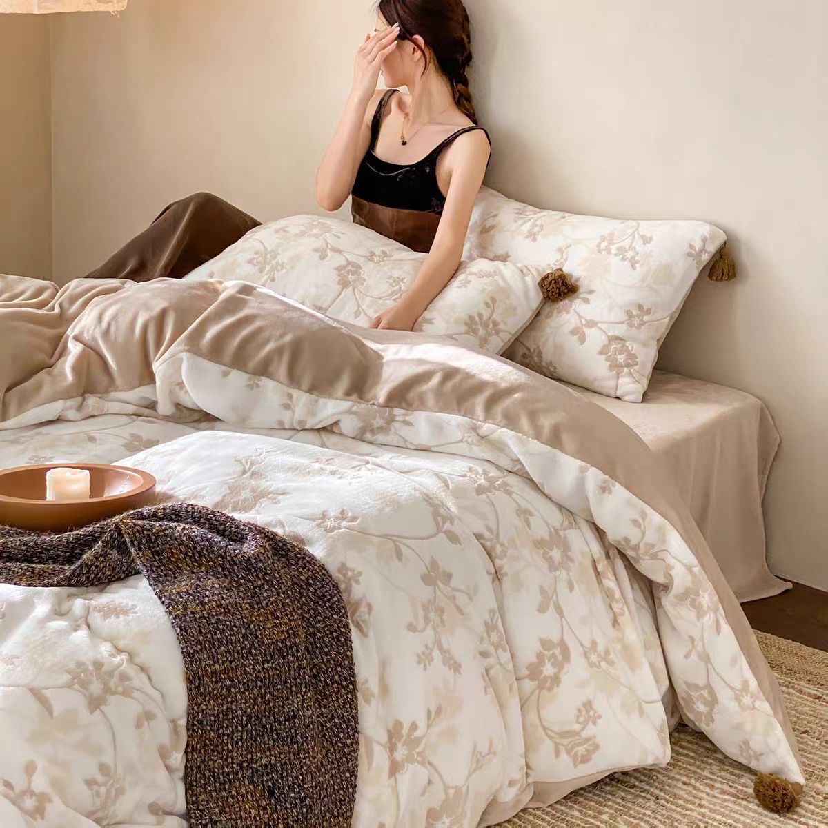 軽い豪華な330gウサギのぬいぐるみは牛乳の毛を厚くして、冬の彫刻花のサンゴの毛のクラスのシーツの布団のベッド用品を四つセットします。