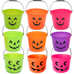 ハロウィンの光るカボチャの桶は明かりの鬼節のおもちゃの用品を持ってカボチャの桶のカボチャの提灯を持ってキャンディーの缶を詰めます。
