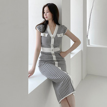 2024夏季 韩版女装V领修身中长款单排扣拼色千鸟格针织连衣裙5648