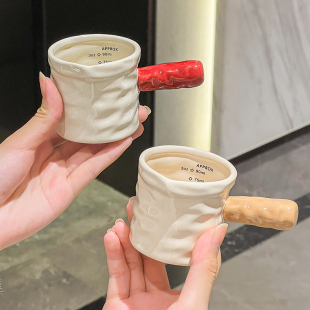 Small Ceramic Milk Jug with Scale for Coffee, Milk Jug, Household Measuring Cup, Light Luxury Coffee Extraction Cup, Milk Pouring Cup