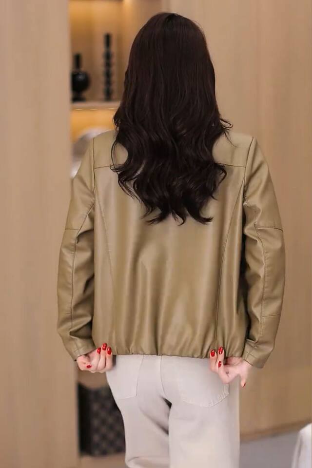 Áo khoác da PU dáng ngắn có lông cổ tháo rời, lót lông giữ ấm, form rộng — màu cà phê, màu đỏ, đen chi tiết 19