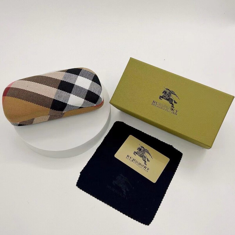 Exquisite Gift Set: Sun Louis, Chanel, and Dior Sunglasses with a Simple, Shockproof, and Pressure-Resistant Glasses Case Exquisite Gift Set: Sun Louis, Chanel, and Dior Sunglasses with a Simple, Shockproof, and Pressure-Resistant Glasses Case