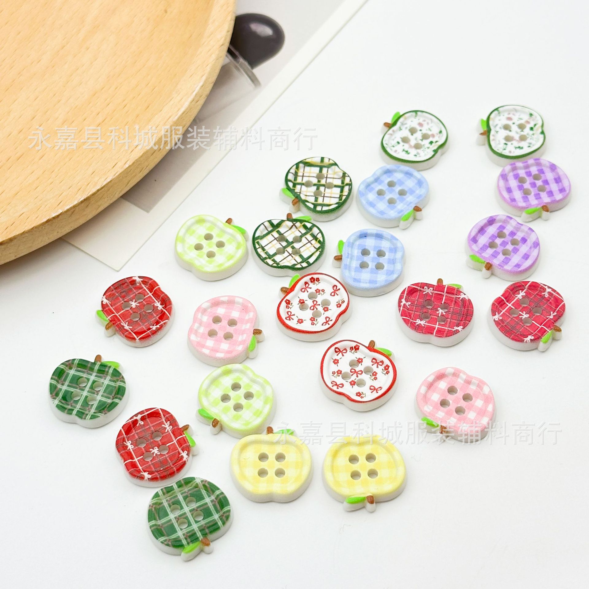 儿童塑料扣子苹果纽扣饰品配件diy手机壳洞洞鞋贴片发夹发饰材料