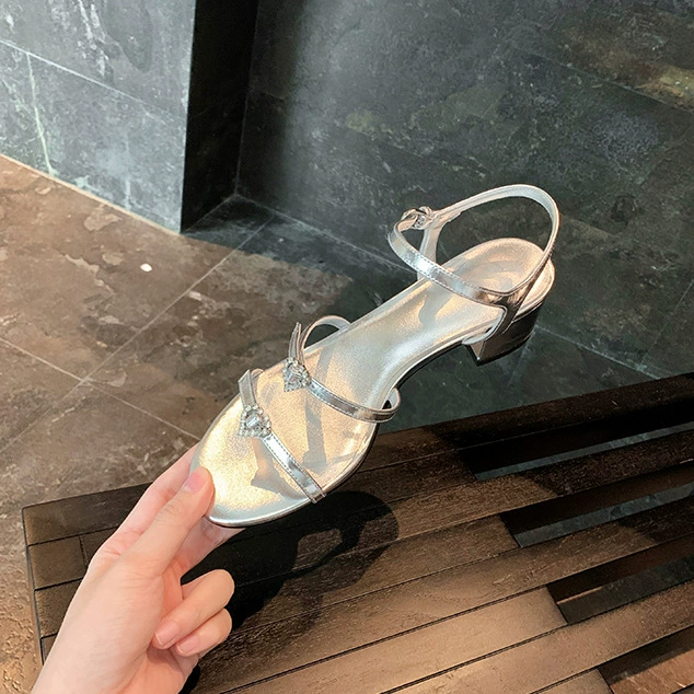 Версия из овчины ~ французские серебряные босоножки на высоком каблуке из натуральной кожи с пряжкой в ​​виде сердца и стразами для женщин, летние римские сандалии и тапочки на толстом каблуке