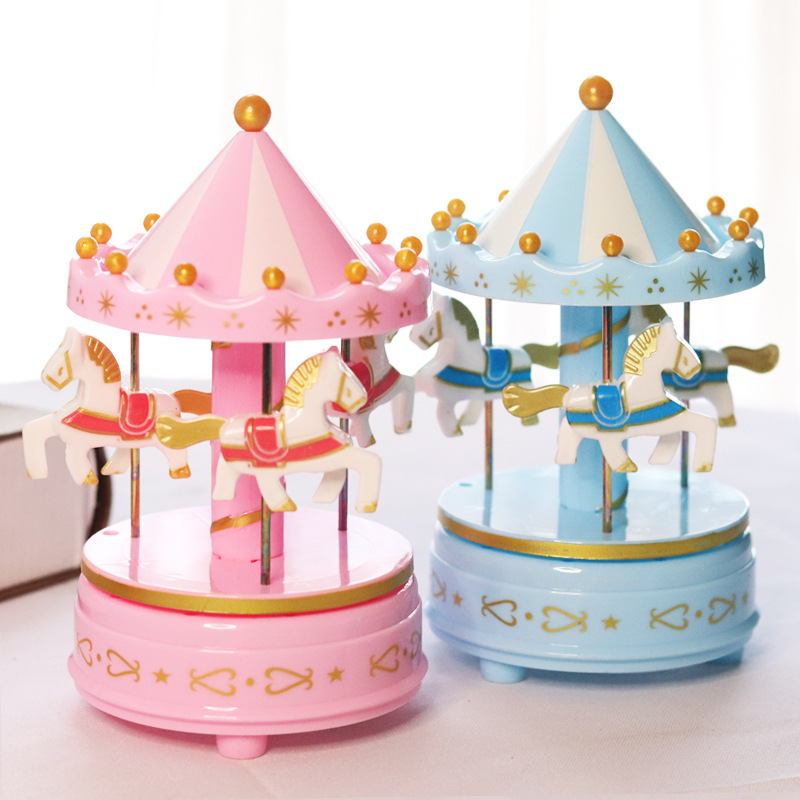 跨境毕业季儿童城堡旋转木马音乐盒儿童生日礼物女孩蛋糕装饰摆件