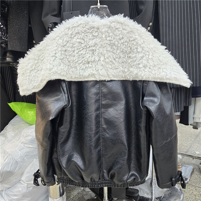 American Hot Girl 2025 invierno nuevo cool hot girl eco-friendly rizos cuello naval suelto chaqueta de cuero PU chaqueta de algodón intercalado