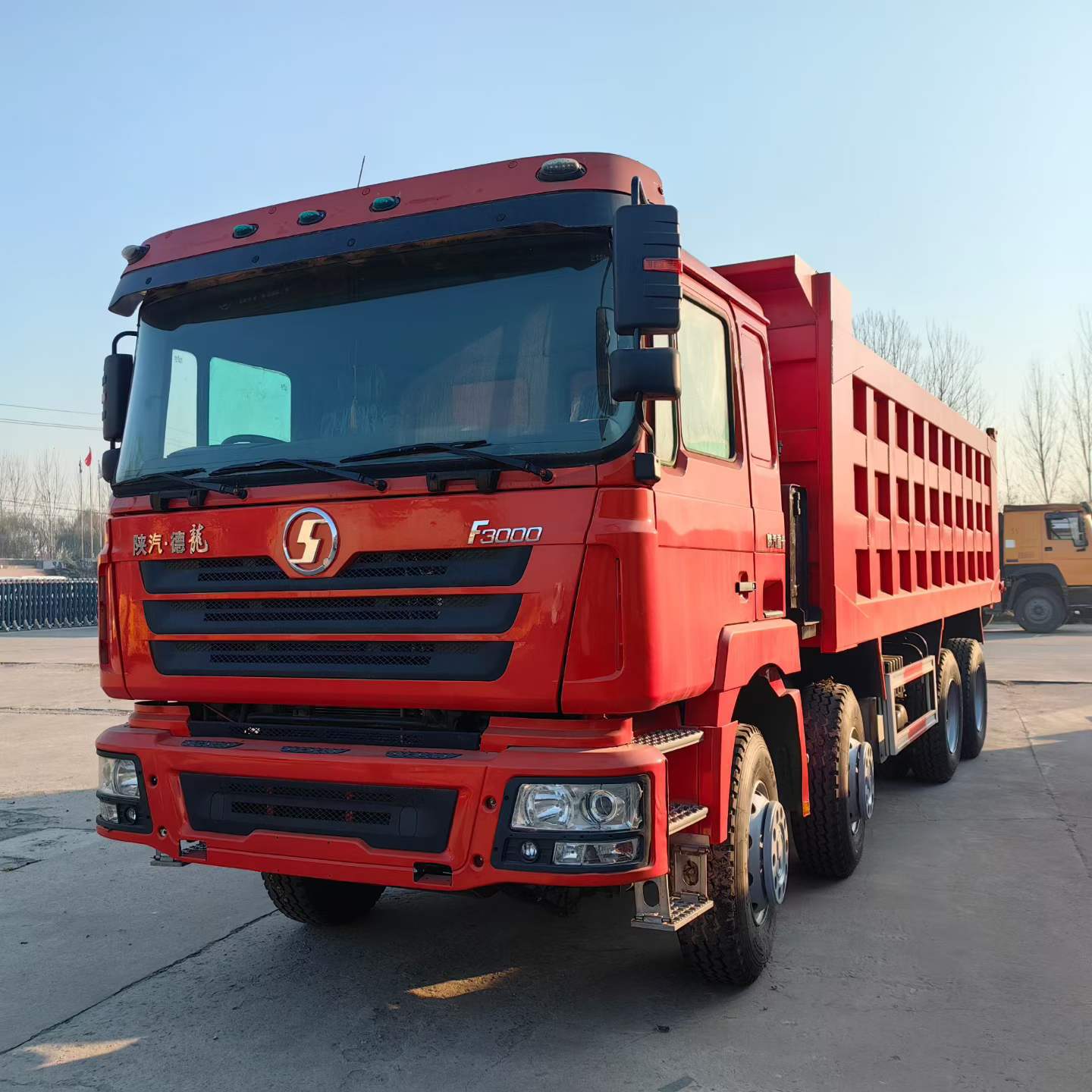 Export model: Shaanqi Delong 8x4 dump truck, 380 horsepower, oil pump, rear eight-wheel mining engineering vehicle, rear-tipping truck