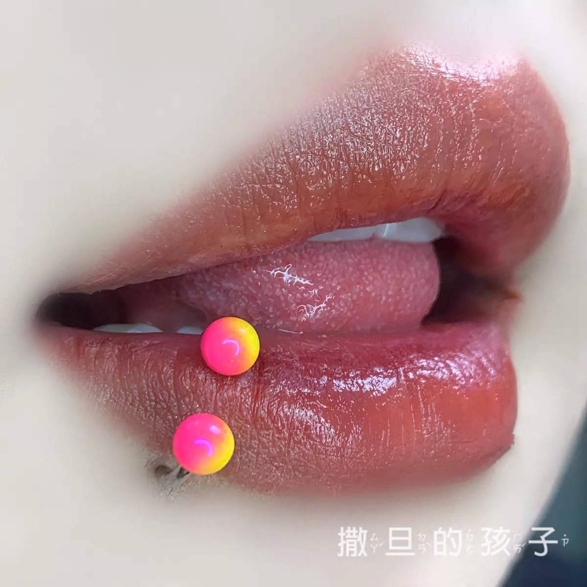 Pointed titanium steel lip stud product view