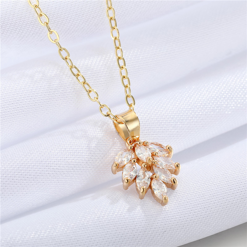 European Cross-border Jewelry Simple And Cute Crystal Kitten Leaf Pendant Necklace Exquisite Animal Clavicle Chain display picture 2