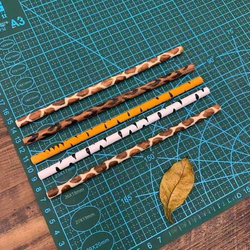 Hand-painted Animal Pattern Natural Wood Round Pencil, Bulk HB Student and Children's Calligraphy Pencil - Aomori Takezaki