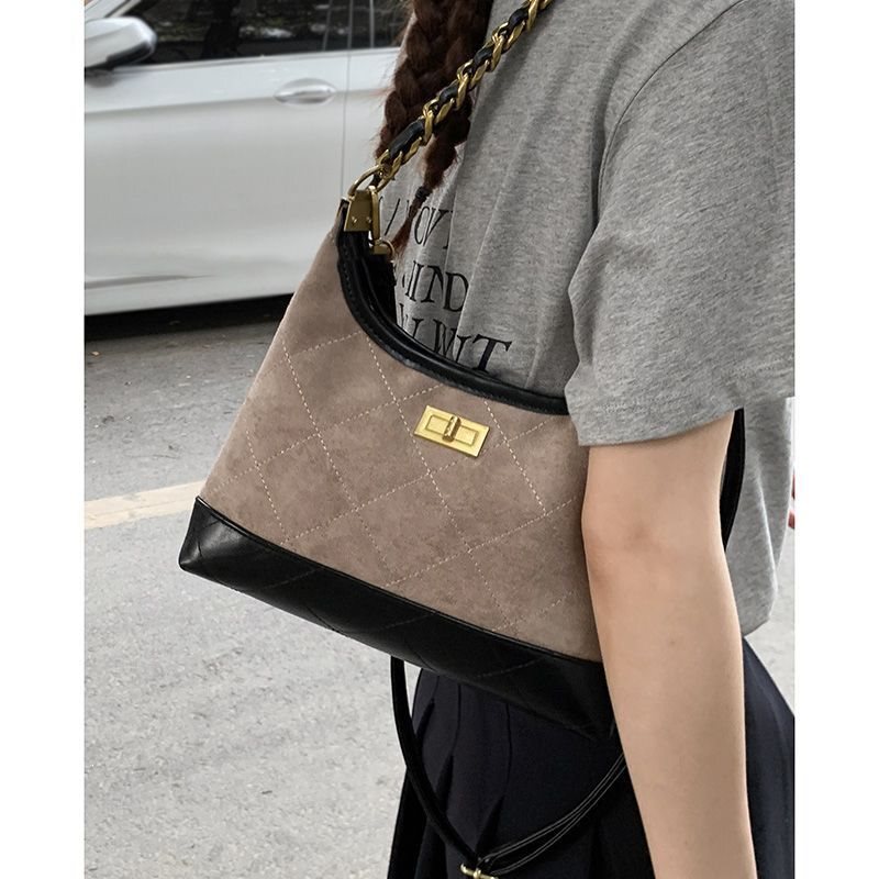 High-end vintage underarm bag for women, 2026 new fashion Chanel-style quilted chain bag, shoulder and crossbody bag High-end vintage underarm bag for women, 2026 new fashion Chanel-style quilted chain bag, shoulder and crossbody bag