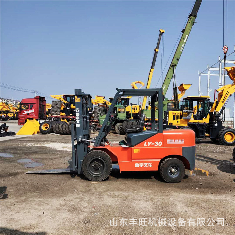 1.5吨2吨2.5吨3吨四轮座驾柴油叉车 全新液压升降搬运堆高车