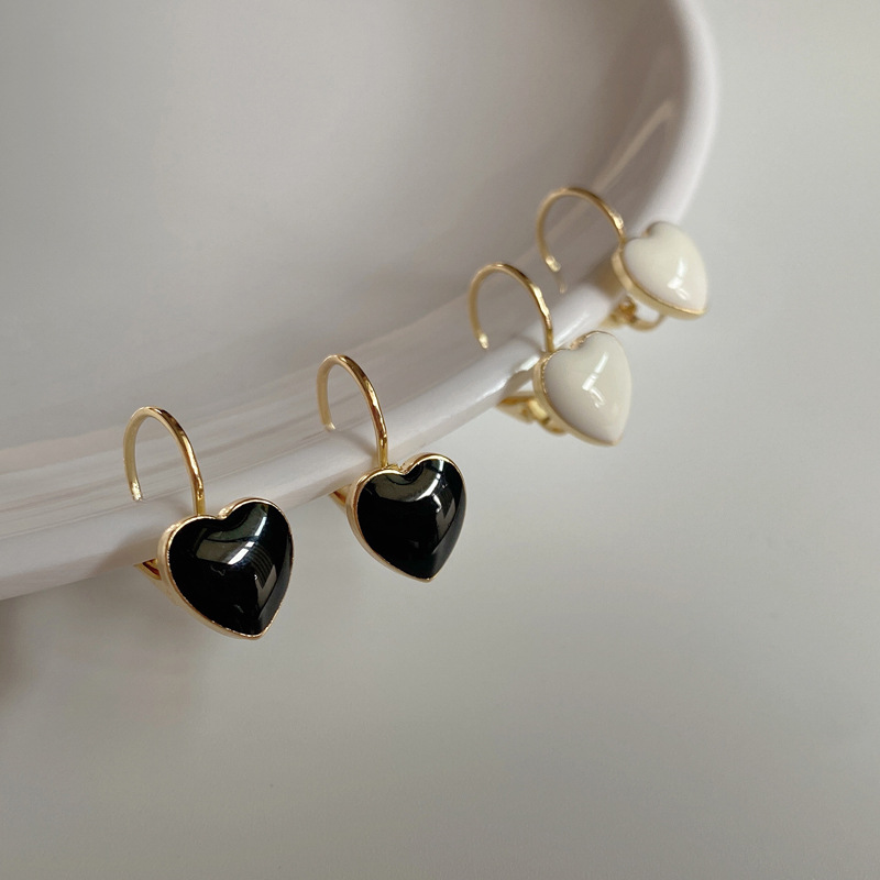 Korean Heart-shape Earrings Copper Clip Dripping Earrings display picture 5