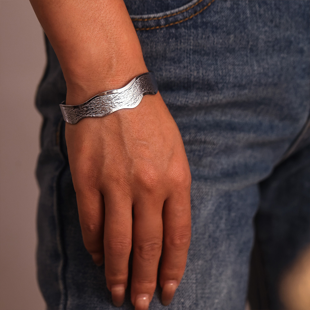 Square Sugar Ripple Irregular Opening Bracelet Titanium Steel Non Fading Personalized C-shaped Bracelet_voghion.com