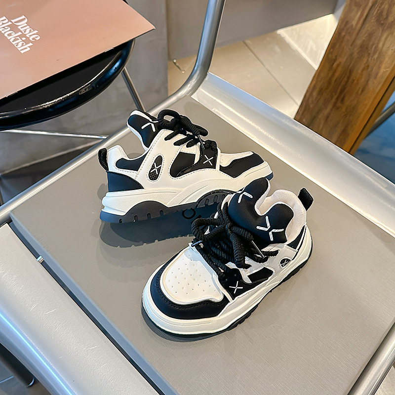 Cricketskor för barn Korean Edition Bröd Violence Bear Tide Brand Pojkar och flickor Fritidssportskor 2023 Nyhet_voghion.com