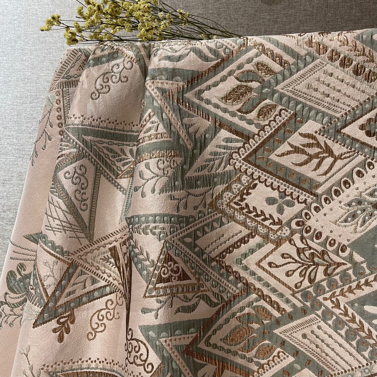 2021新款色织高档金银丝线提花欧服装礼服面料连衣裙靠垫手工DIY