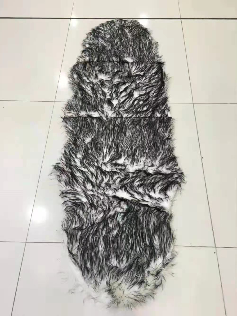 흰색 배경에 검은 팁