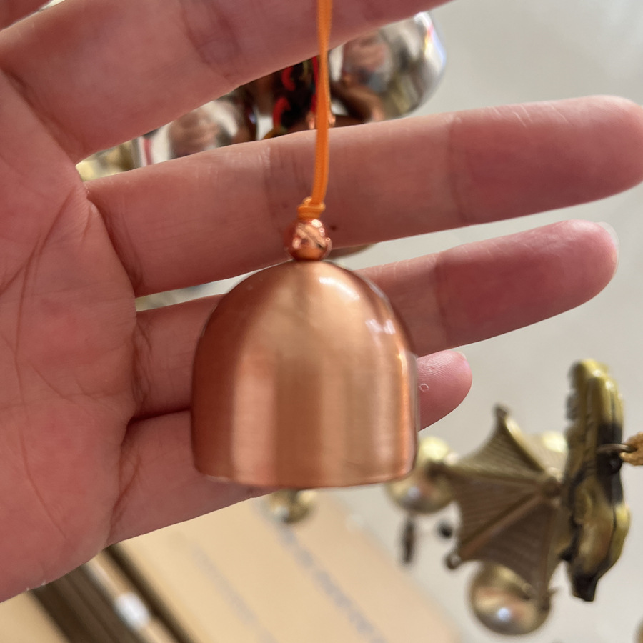 벨 해머와 로즈 골드 합금 벨