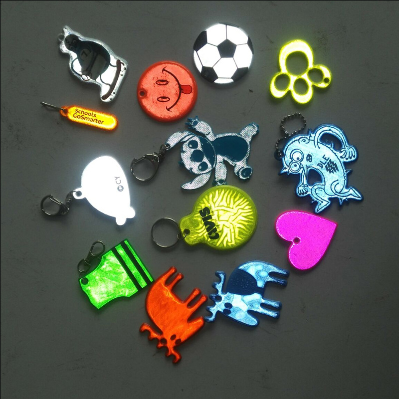 户外安全反光PVC挂件 可印刷LOGO字母挂饰环保反光警示钥匙扣吊牌