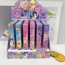 �¿�С������ͨ��������һ֧ä�����Ա�ѧ����д������ɫ������