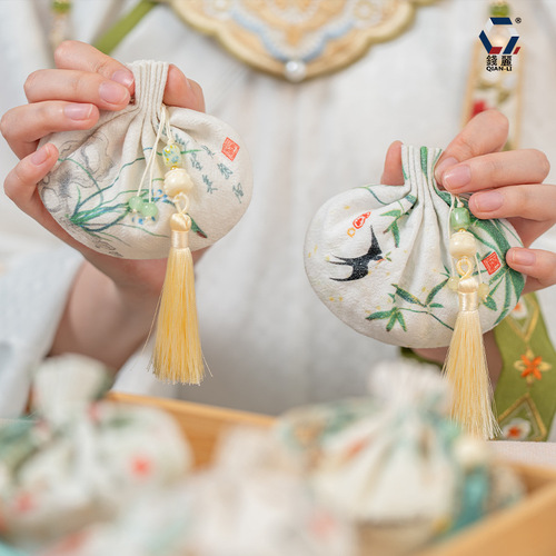 Qian Li Traditional Chinese Style Dragon Boat Festival Aromatherapy Sachet Landscape Painting Scented Bag Elegant Lotus-shaped Purse Zen Aesthetic Cotton Linen Sachet Empty Bag Wholesale