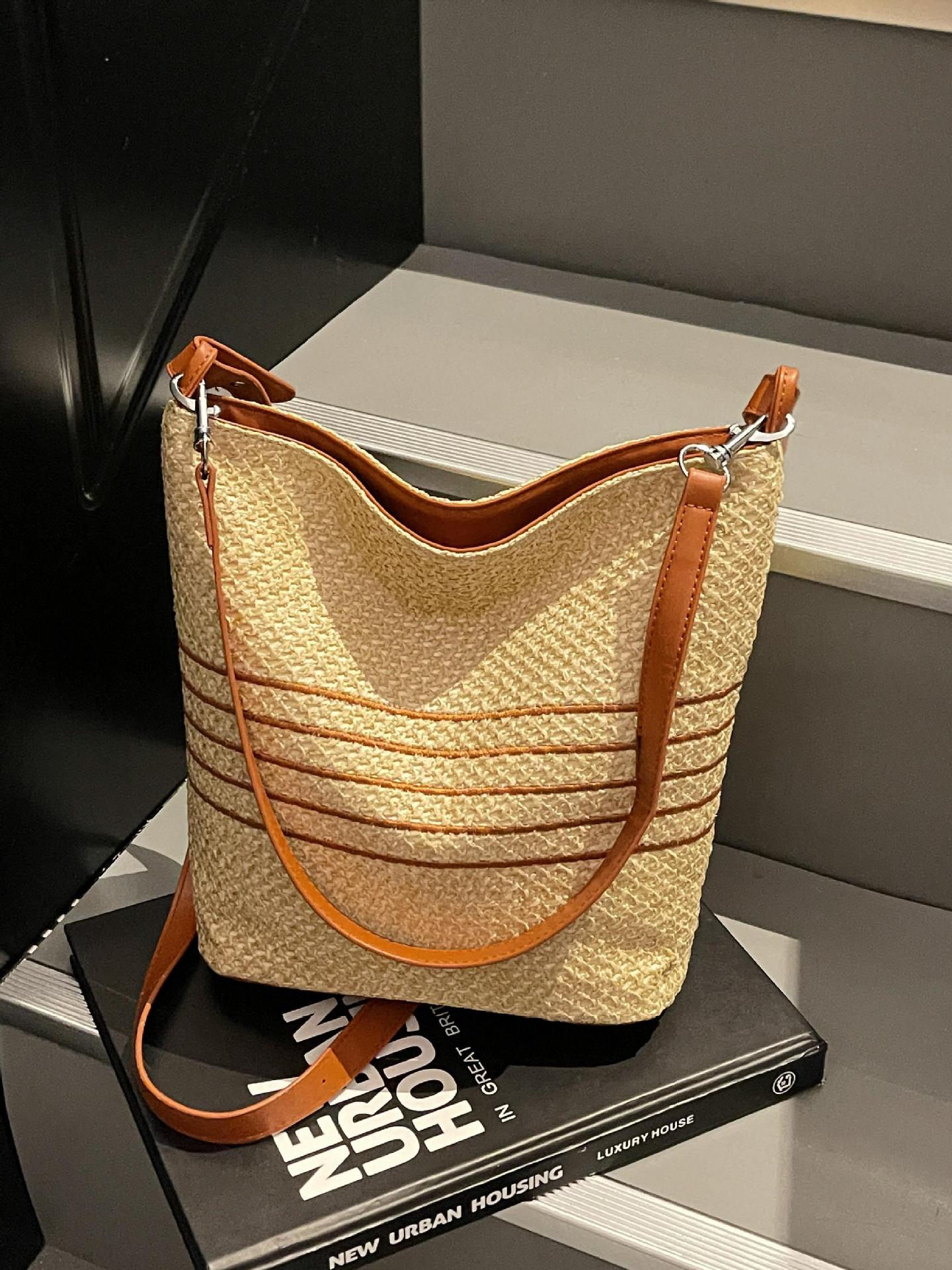 Bolso de axila de arcoíris tejido de moda de verano para mujer 2025 nuevo bolso de hombro de moda de estilo occidental bolso de cubo de mensajero de todo fósforo