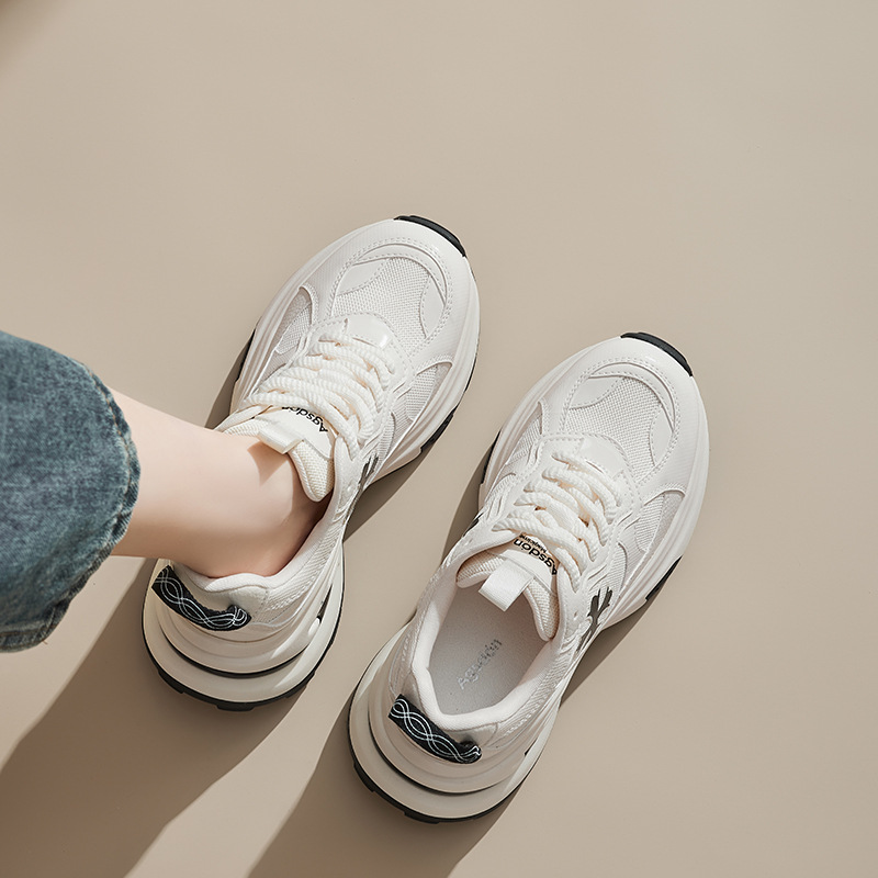 Zapatos de papá de fondo grueso para mujeres 2025 nuevo otoño pequeño hombre casual zapatillas deportivas blancas muy bonitas