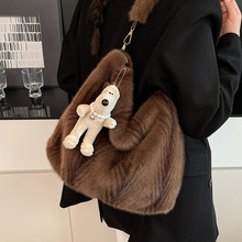 秋冬季大容量毛茸茸包包2025新款通勤百搭女士单肩包毛毛包托特包