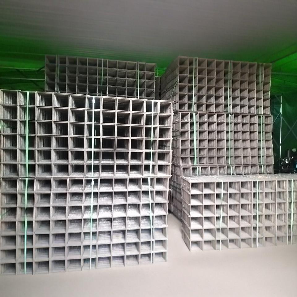 焊接地暖建筑网片 供应工地楼房不锈钢网格 桥梁隧道镀锌钢丝网片