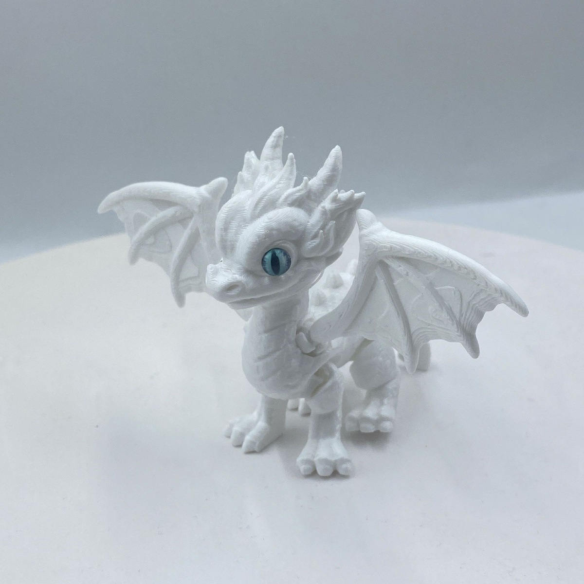 흰색 (눈 색깔은 무작위입니다 - 작은 비행 용