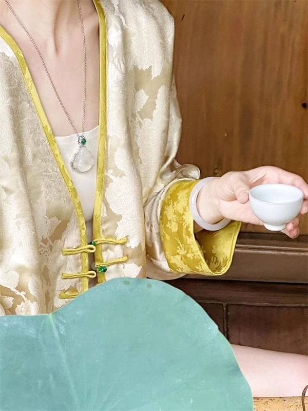 现货多巴胺新中式上衣外搭夏季高级薄款名媛气质外套短裤两件套装|undefined