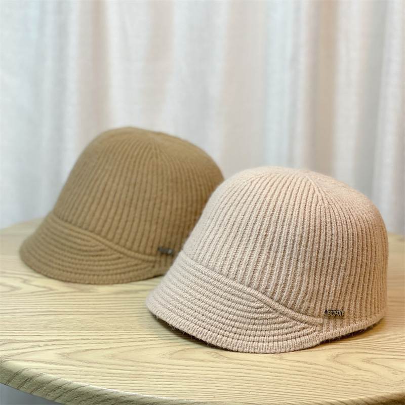 Neue Herbst und Winter Ente Zunge Design Sinn Streifen Kleine Stirnband frauen Strickmütze_voghion.com