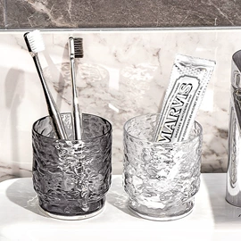 收纳盒;衣钩/挂钩;垃圾桶